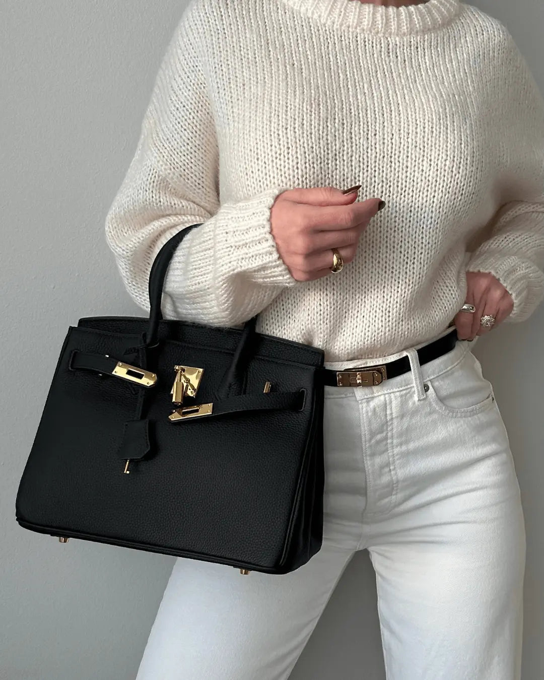Amelia | Women’s Handbag with a Structured Top Handle Design