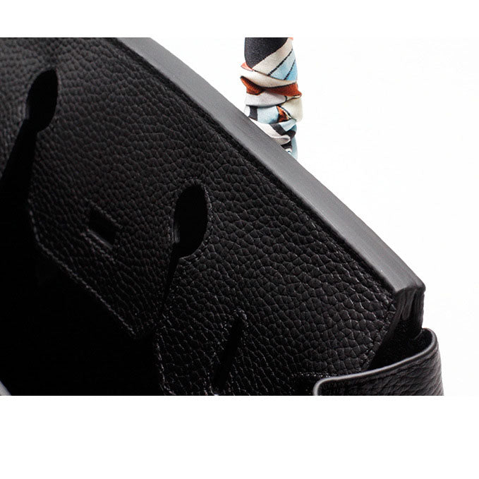 Amelia | Women’s Handbag with a Structured Top Handle Design