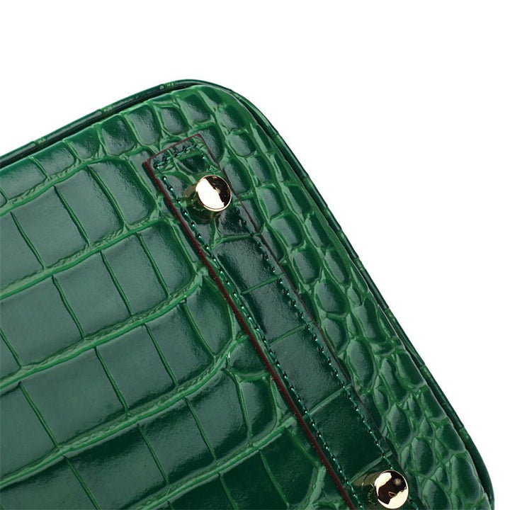 Amelia | Women’s Handbag with a Structured Top Handle Design