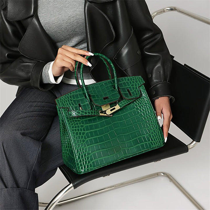 Amelia | Women’s Handbag with a Structured Top Handle Design